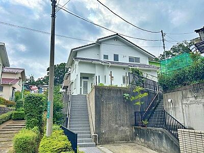 外観：高台で陽当たり・眺望良好です