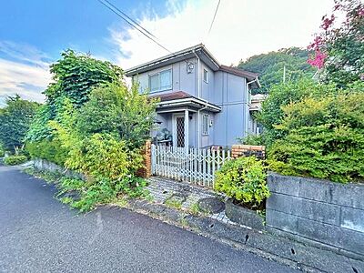 外観:居住中につき内覧は予約制です。 外観:居住中につき内覧は予約制です。