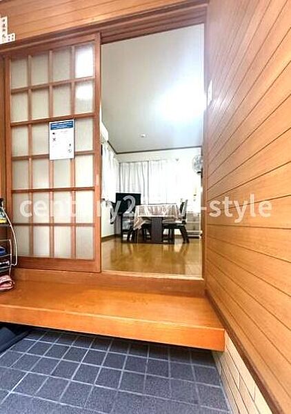 玄関を拡大表示