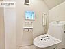 トイレ：1・2階にトイレがございます！朝の忙しい時間帯も待たずにすみそうですね。白を基調とした清潔感のあるトイレでお手入れがしやすいです！