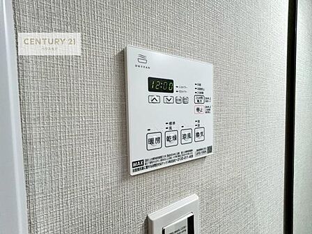 浴室乾燥や暖房が付いている魅力的な仕様です!冬場はヒートショックの予防にも使えます。雨の日でもお洗濯物が乾かせるので、洗濯物をため込みにくい!