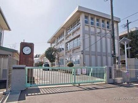 流山市立東小学校まで810m