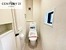 トイレ：1・2階にトイレがございます！朝の忙しい時間帯も待たずにすみそうですね。白を基調とした清潔感のあるトイレでお手入れがしやすいです！