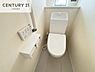 トイレ：1・2階にトイレがございます！朝の忙しい時間帯も待たずにすみそうですね。白を基調とした清潔感のあるトイレでお手入れがしやすいです！