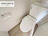 トイレ：1・2階にトイレがございます！朝の忙しい時間帯も待たずにすみそうですね。白を基調とした清潔感のあるトイレでお手入れがしやすいです！