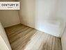 収納：ウォークインクローゼット付きです。たくさんのお洋服などを収納しておけそうですね！他にも扇風機や加湿器など季節物の大きな家電も収納できます！