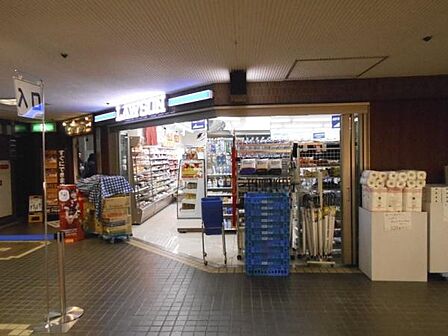 ローソン緑地駅ビル店まで355m