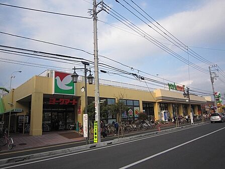 ヨークマート六会店まで897m