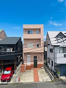 外観:1階はフリースペース、店舗併用住宅・賃貸併用住宅としても検討いただけます。 外観:1階はフリースペース、店舗併用住宅・賃貸併用住宅としても検討いただけます。