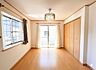 洋室：南東向き、2面採光の明るい洋室です！