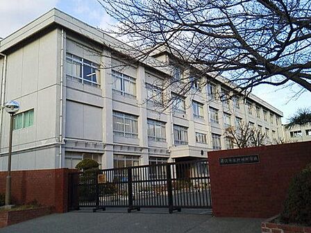 村岡中学校まで1316m