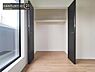 収納：【クローゼット】お部屋ごとに設けた収納は住みやすさへのこだわりです。
