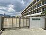 周辺：大和高田市立高田小学校まで1113m、高田(奈良県)駅[西口]から徒歩約7分　高田市駅出口から徒歩約10分　大和高田駅出口1出口から徒歩約10分