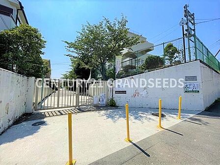 高槻市立日吉台小学校まで190m