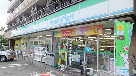 ファミリーマート安治川口駅西店まで506m