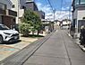 その他：南道路に面し陽当たり良好です♪ゆったりカースペースでお車の出し入れも楽々♪