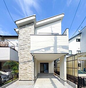 外観:青空に映える明るい外観。陽当たりや通風の良さも魅力です♪ 外観:青空に映える明るい外観。陽当たりや通風の良さも魅力です♪