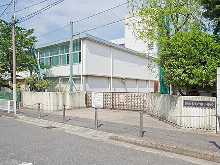 横浜市立戸部小学校まで399m