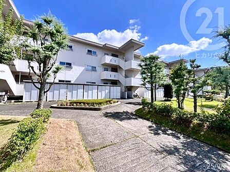RC造3階建・全24戸の低層マンション