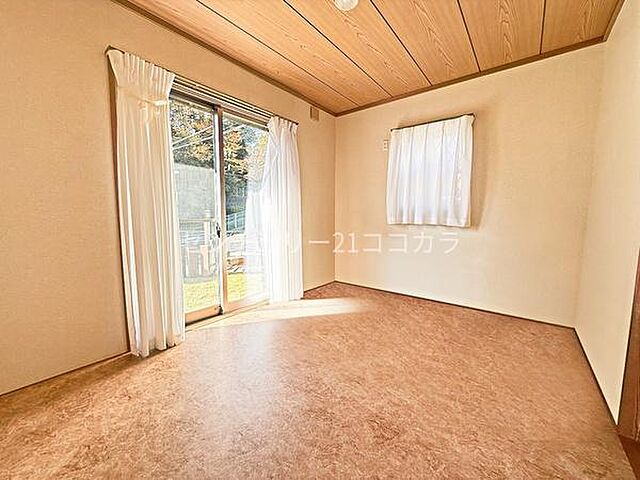 室内 八王子市館町