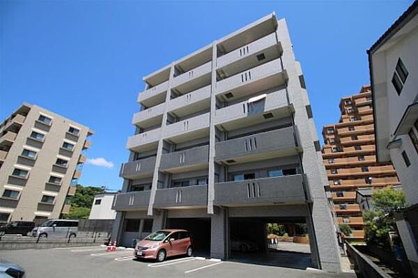 テラス・グレー