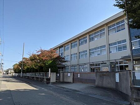 加古川市立鳩里小学校まで650m