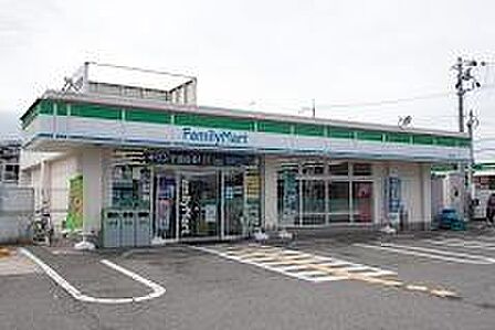 ファミリーマート別府北店まで200m