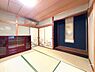 和室：LDKと隣接する和室の仕切りを開放すれば広々約24帖の大空間♪