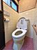 トイレ：【トイレ】温水洗浄便座付きのトイレです。※ＡＩを使用し編集した画像です。細部設備については一部描写が不足している箇所がございますので、あらかじめご了承ください。