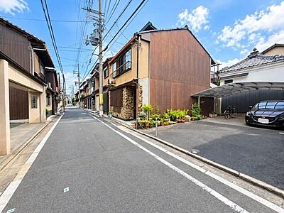 外観:西側道路幅員4.6m 一部AIによる加工を施しています。ご案内はコチラ迄☆お気軽にお申し付けくださいませ♪TEL:0120-033-012 mail:info@renolife.co.jp 外観:西側道路幅員4.6m 一部AIによる加工を施しています。ご案内はコチラ迄☆お気軽にお申し付けくださいませ♪TEL:0120-033-012 mail:info@renolife.co.jp