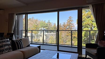 約25.3帖のリビング♪隣の和室を開放すれば30帖越えの大空間に♪
