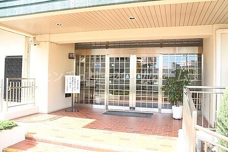 綺麗にお手入れのされたエントランス入り口♪