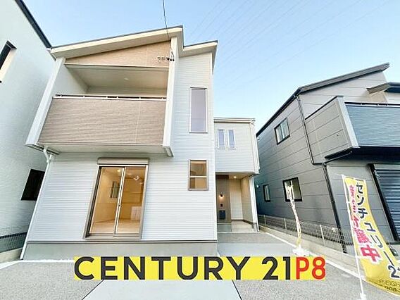 街に溶け込む外...