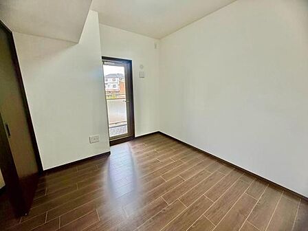バルコニーに面している明るい部屋です!