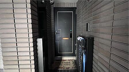 おしゃれでモダンな玄関ドアです