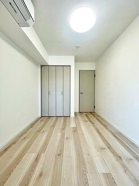 【洋室】 収納×エアコン付き洋室