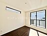 洋室：【2階　洋室　5.25帖】2面採光で明るいお部屋です。