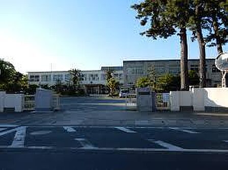豊橋市立南部中学校まで2271m、豊橋市立南部中学校