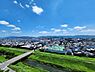 その他：夏は川風が心地よく吹き抜けます。洗濯物もよく乾きそうですね。