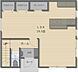 間取り：開放的なLDKは19.5畳の広さがありレイアウトの幅も広がります。キッチン横には便利なパントリーが備え付けられています。クローゼットも2カ所あり収納スペースが充実しています。