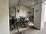 その他：敷地内に自転車置き場が設けられており雨の日でも自転車が濡れません。