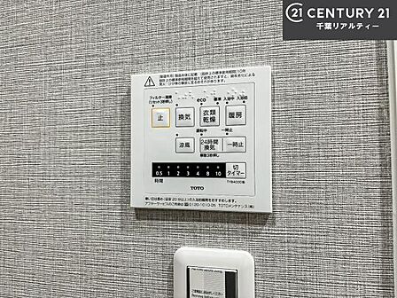 浴室乾燥や暖房が付いている魅力的な仕様です！冬場はヒートショックの予防にも使えます。雨の日でもお洗濯物が乾かせるので、洗濯物をため込みにくい！