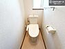 トイレ：1・2階にトイレがございます！朝の忙しい時間帯も待たずにすみそうですね。白を基調とした清潔感のあるトイレでお手入れがしやすいです！