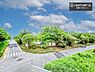 その他：落ち着きある住宅街です！周囲には高い建物がなく、空が広く開放感があり、陽当たりを大きく遮られることもありません！気持ちの良い風が通り抜ける街並みです！