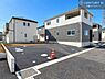 駐車場：カースペースは並列で2台駐車可能なゆとりある設計。お車同士の入れ替えが不要なため、毎日の通勤やお出かけもスムーズに行えます。