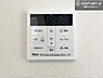 その他：ボタンのスイッチや自動でお風呂の準備が整うため、わざわざ浴室に行ってお湯を入れたり継ぎ足したりする必要がなく便利ですね！追い炊き機能付きです！（同仕様）