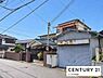 外観：最寄り駅へ徒歩4分の立地。駅までの移動時間を短くでき、通勤・通学など毎日の暮らしにも便利です。