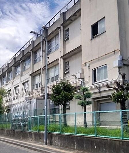 東大阪市立鴻池東小学校まで610m