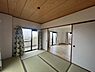 和室：■和室の醸し出す空間は、不思議と心が落ち着きます♪リビングと和室が繋がっていますので広々お使い頂けますよ♪
