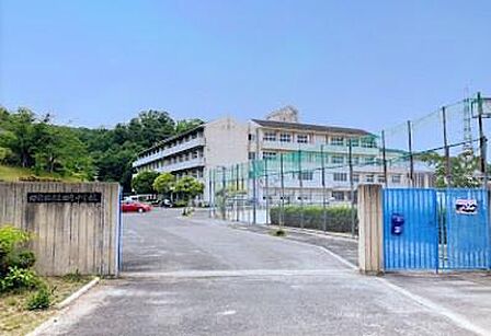 四條畷市立田原中学校まで681m